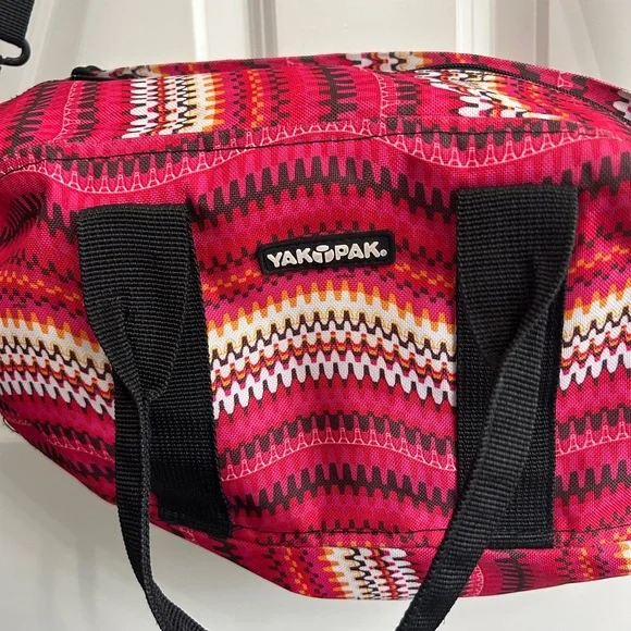 Like new YakPak duffle bag. Pink colorful zigzag design with black details - Picture 2 of 11
